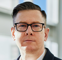 Alexander Hughes, generální ředitel a vedoucí pracovník společnosti pro obchodování s kryptoměnami, na portrétu